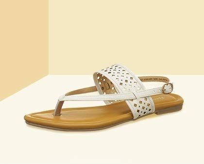 Minimum 50% Off On Women's Sandals Under Rs.499